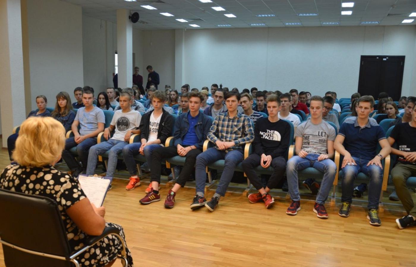 Собрание студентов 1 курса общежития №11